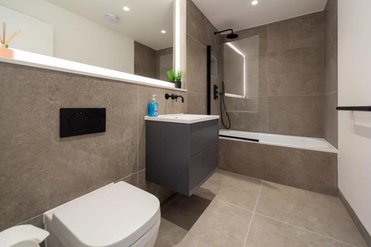 Modern 2 Bedroom Apartment In Wimbledon London Luaran gambar