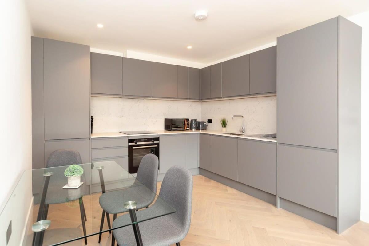 Modern 2 Bedroom Apartment In Wimbledon London Luaran gambar
